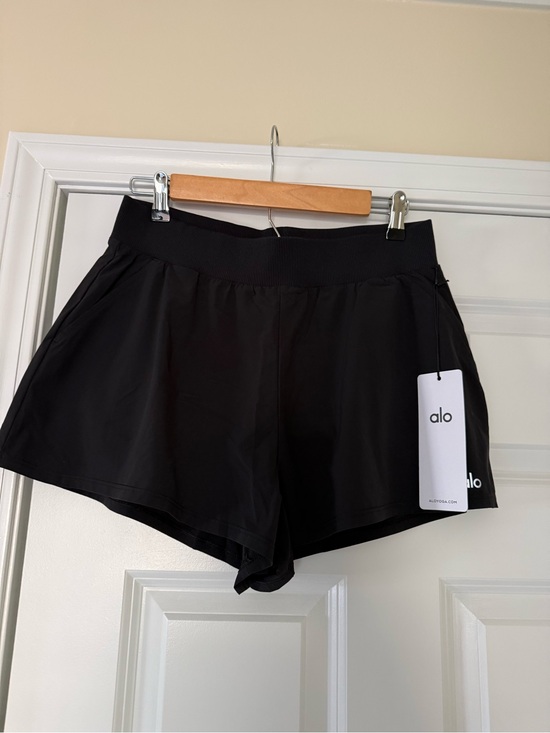 ALO Yoga Pants - ALO Yoga Black Athletic Shorts with Elastic Waistband